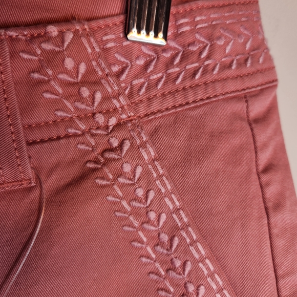 NWT L.L. Bean Favorite Fit 6" Pink Chino Shorts, Size 2 - Picture 4 of 7